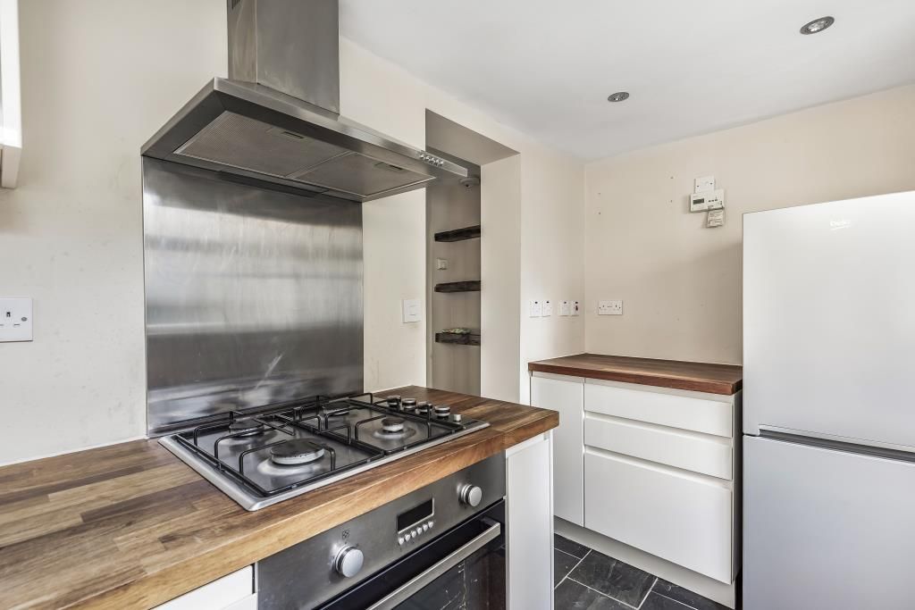 Property photo 3 of 10 Kitchen