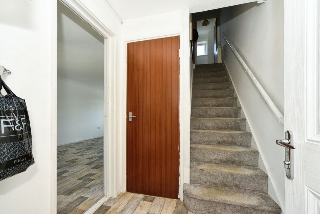 Property photo 1 of 20 Entrance Hall