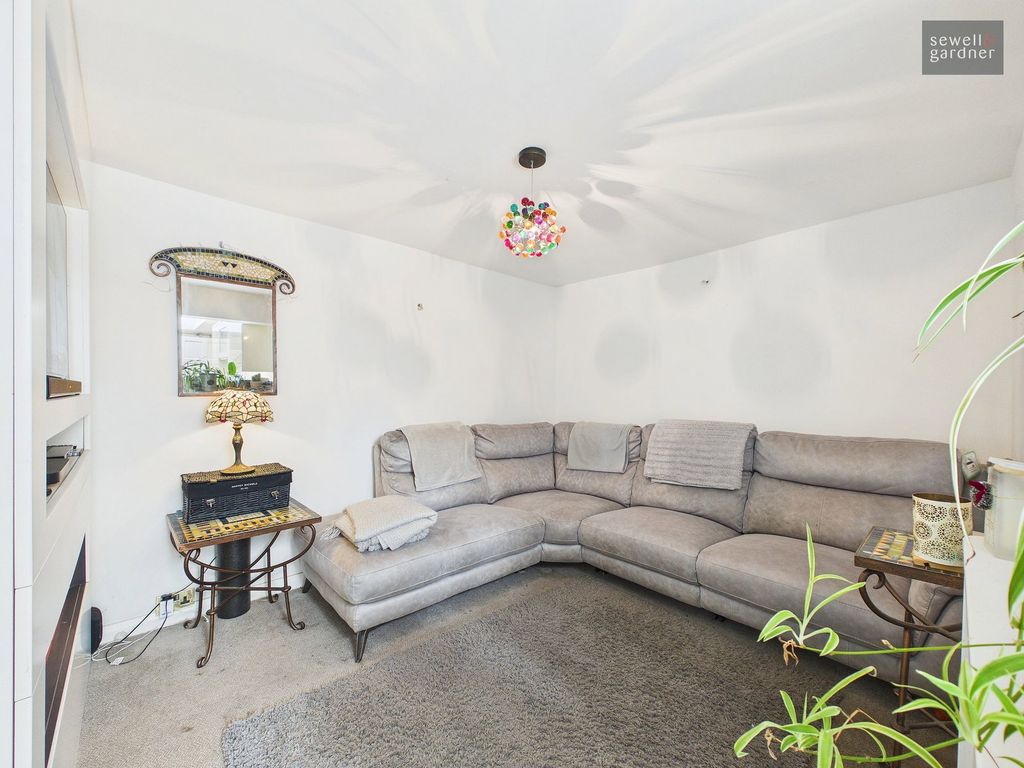 Property photo 3 of 21