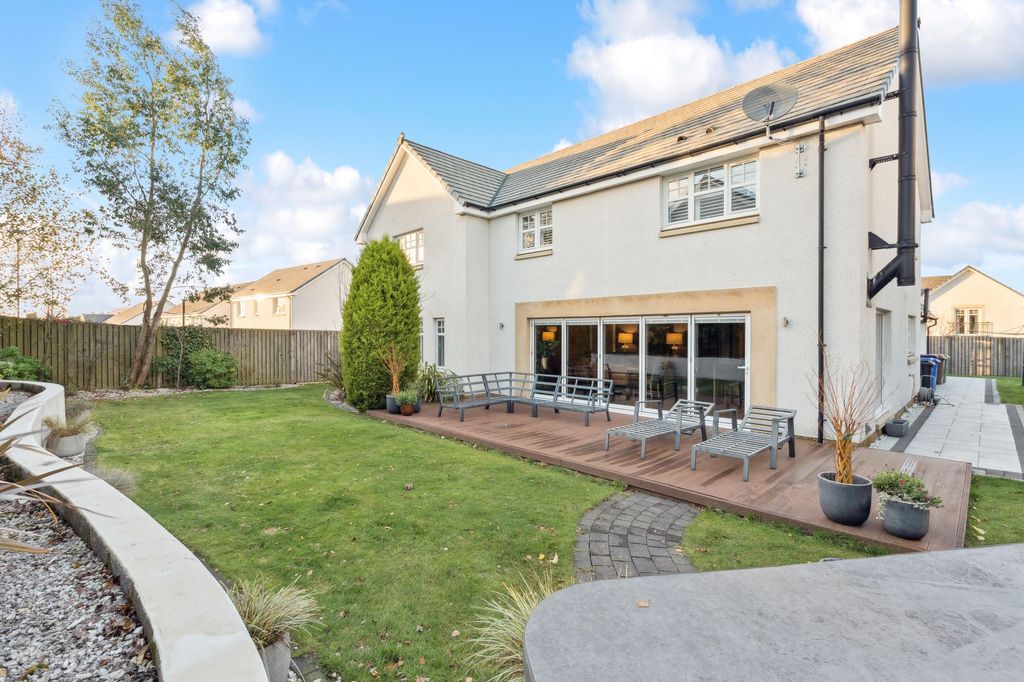 Property photo 3 of 42