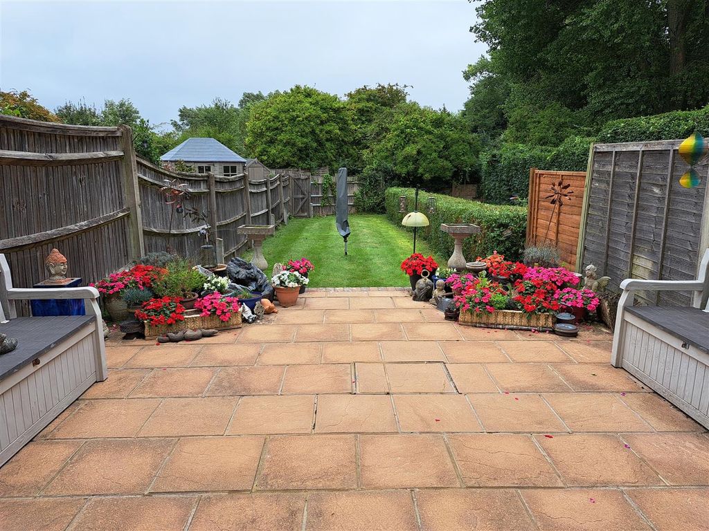 Property photo 2 of 16 For Sale By Aspire Residential - Clarendon Road