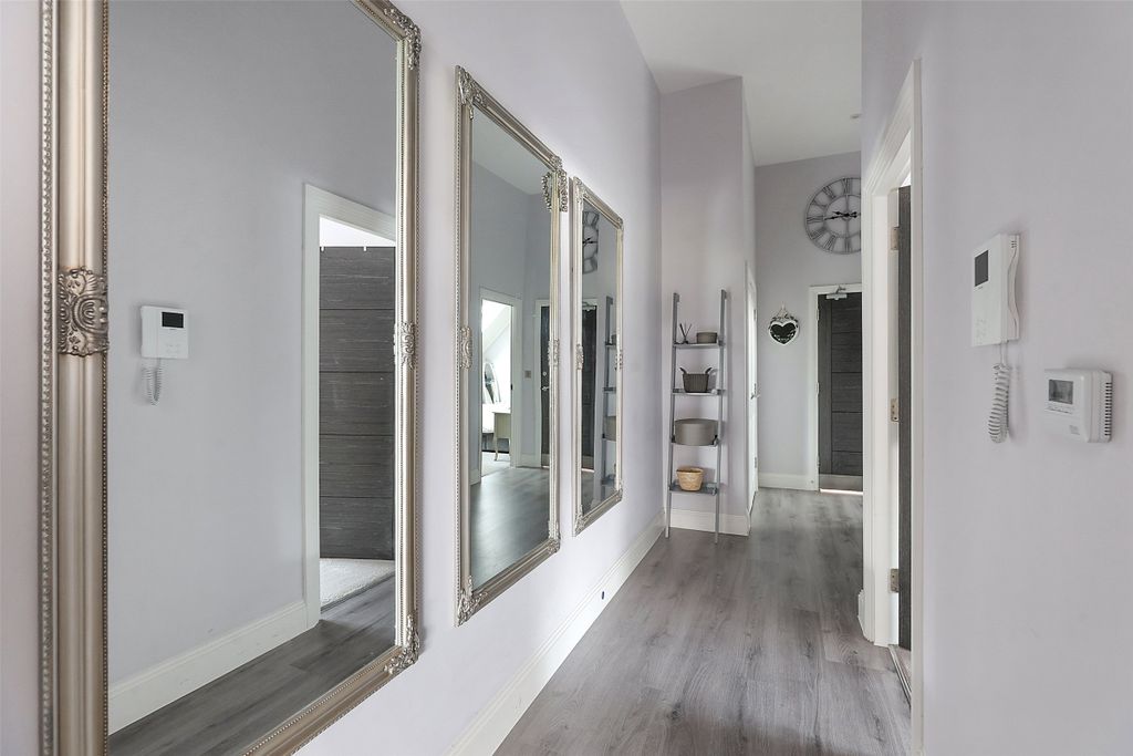 Property photo 2 of 15 Hallway