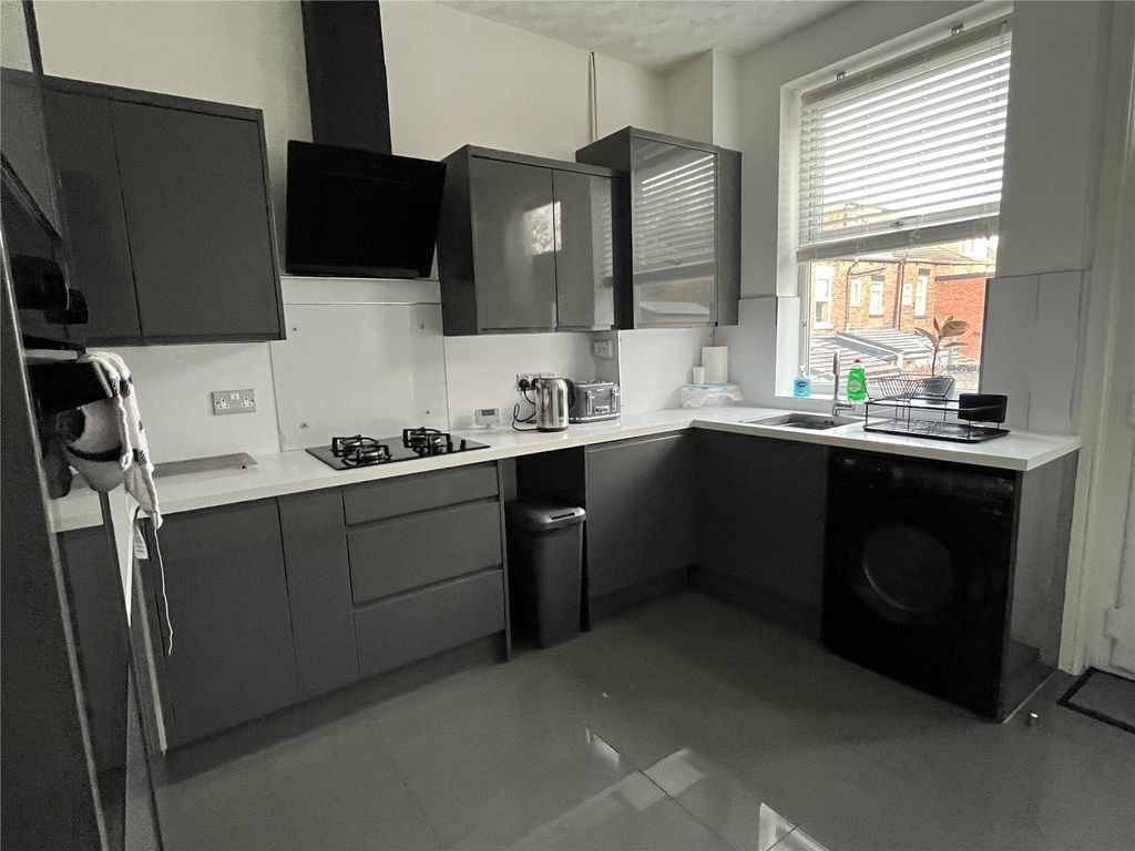 Property photo 3 of 7 Kitchen