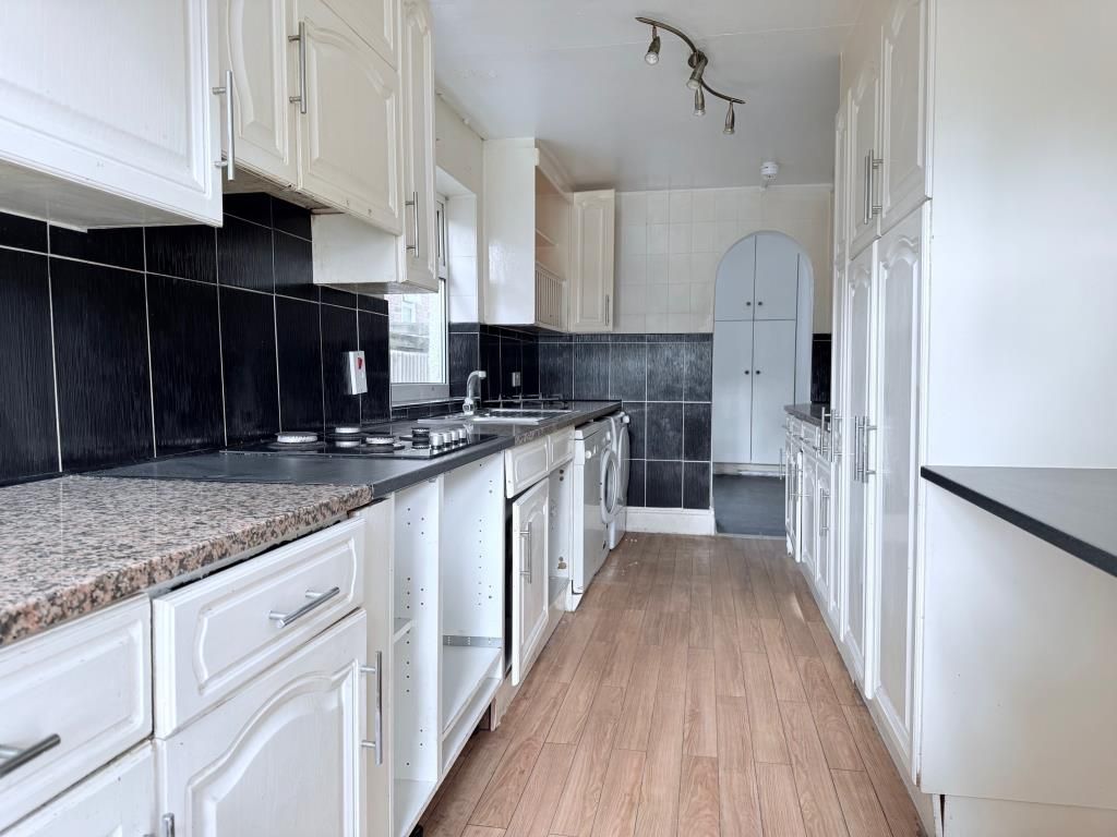 Property photo 2 of 5 Kitchen