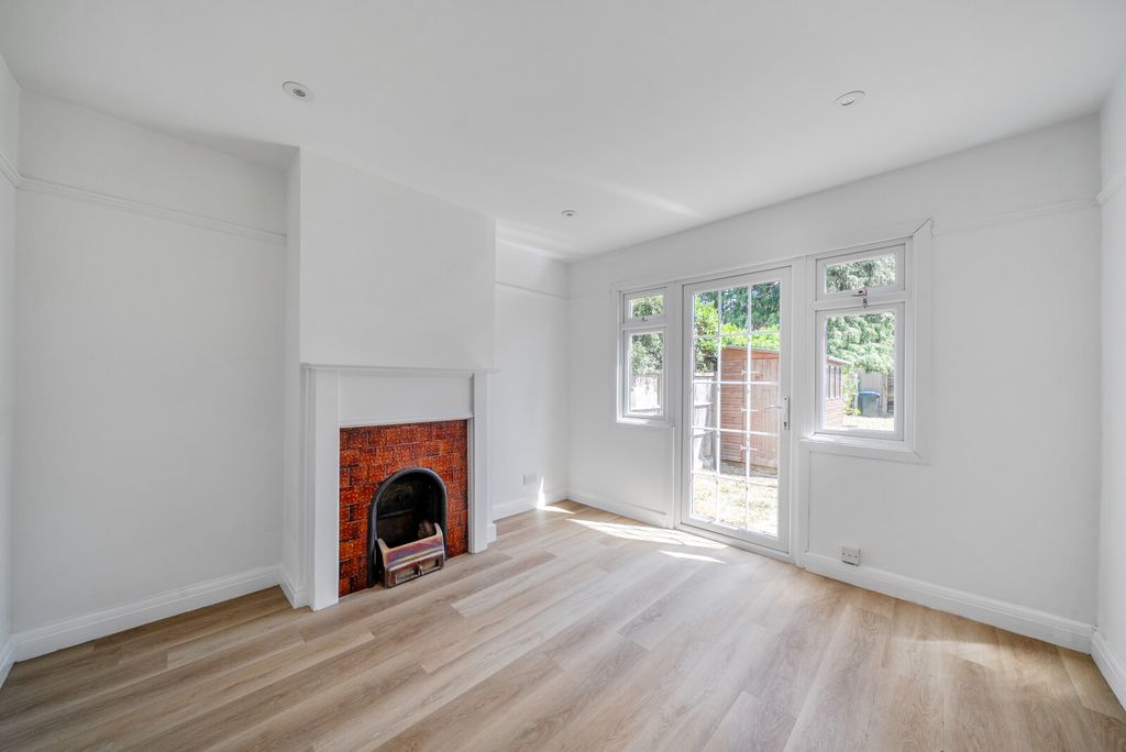 Property photo 3 of 10 1464382-7-6A10591...