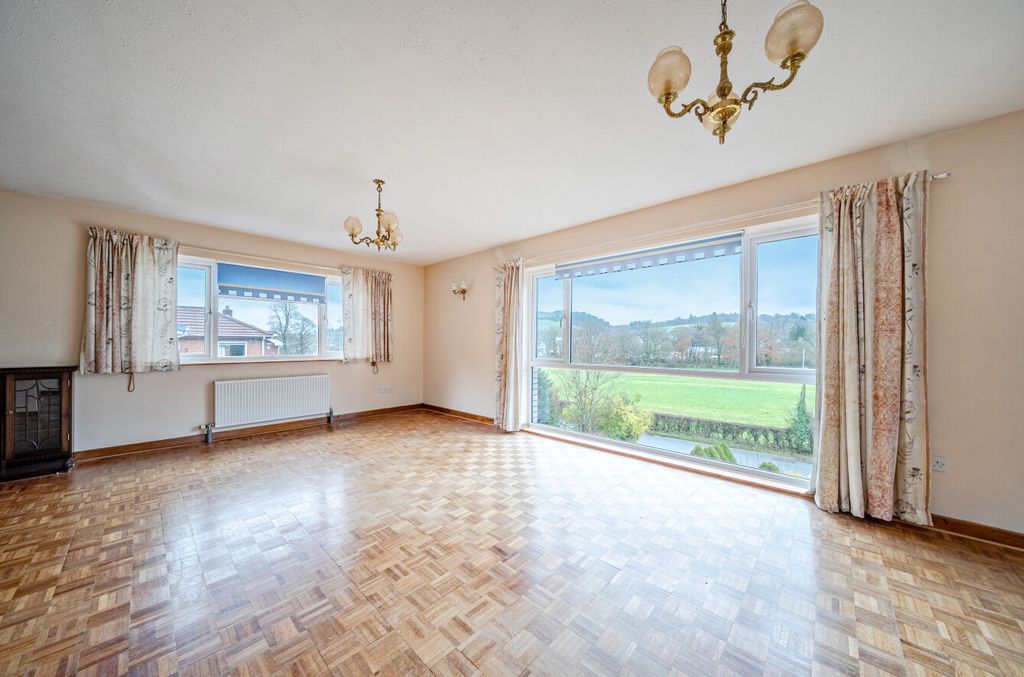 Property photo 3 of 18 1401709-15-697258...