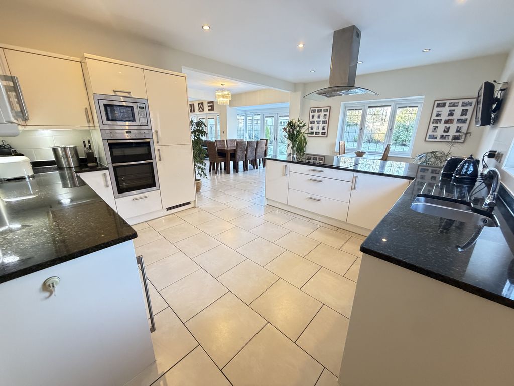 Property photo 2 of 31