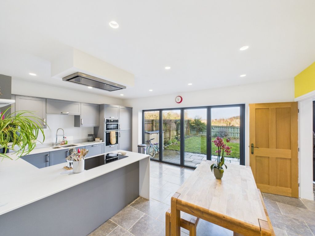 Property photo 2 of 24 4812776