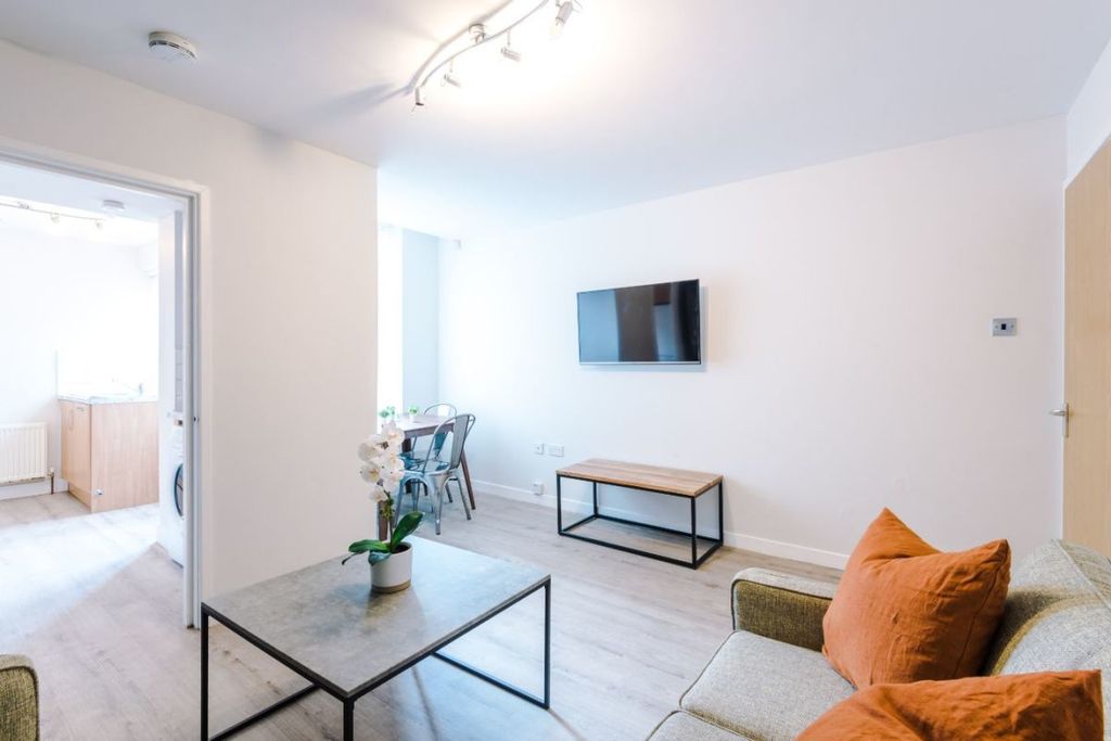 Property photo 1 of 10 95Cr - Living Area