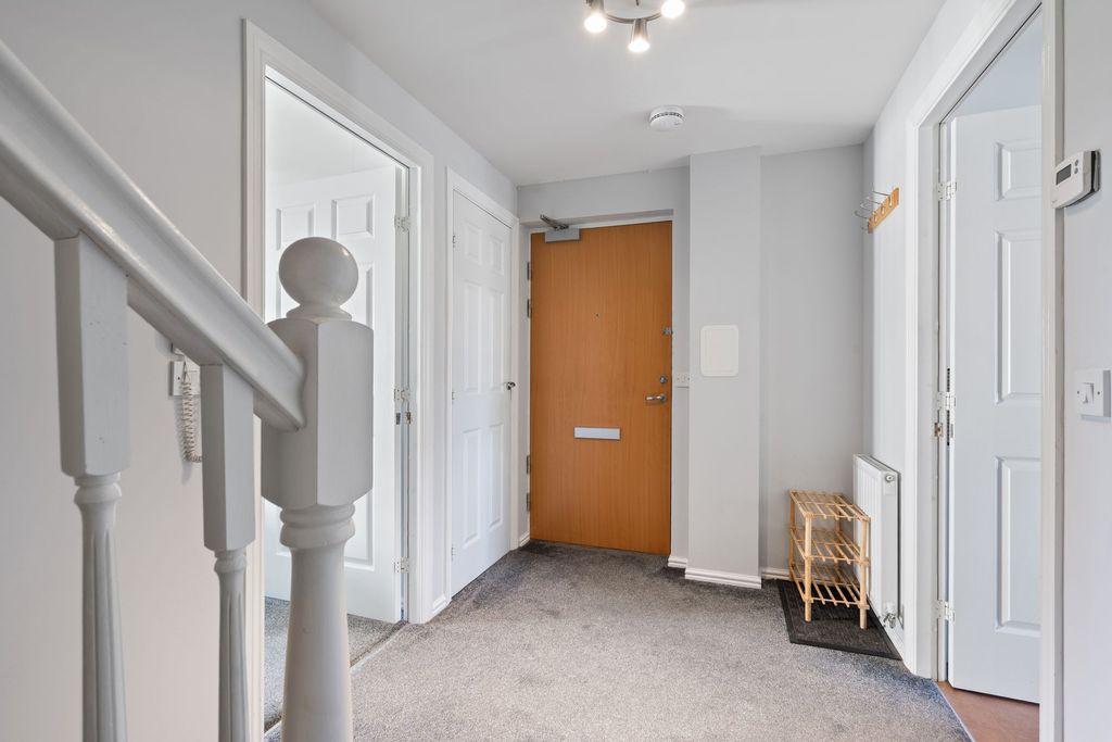 Property photo 2 of 32