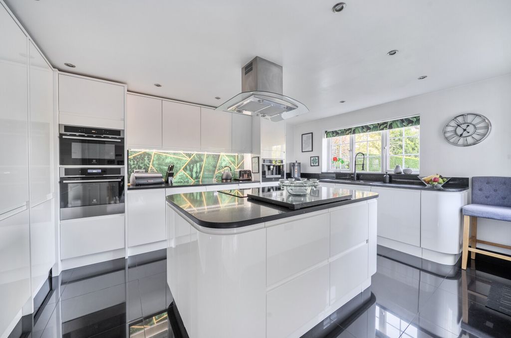 Property photo 2 of 27 1465029-19-6A0Ff4...
