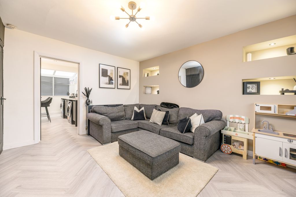 Property photo 2 of 28 03