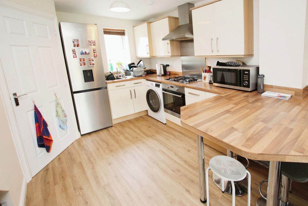 Property photo 2 of 12 4279711
