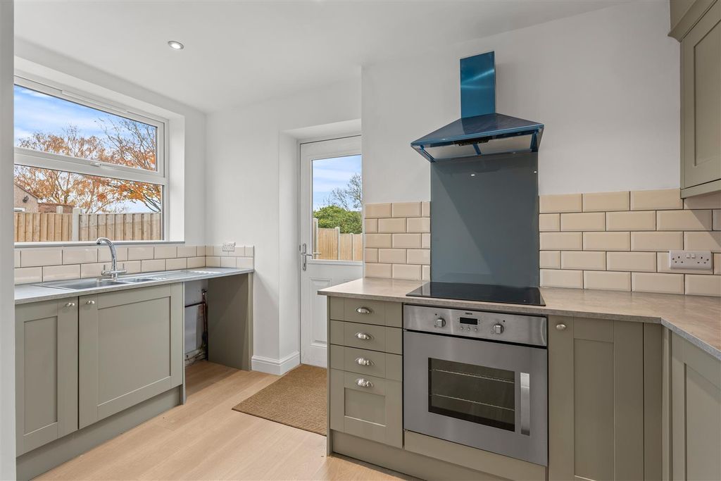 Property photo 3 of 33 8 Bridle Road-01.Jpg