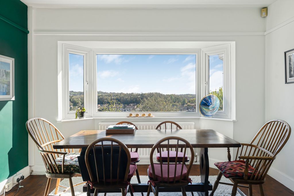 Property photo 2 of 35