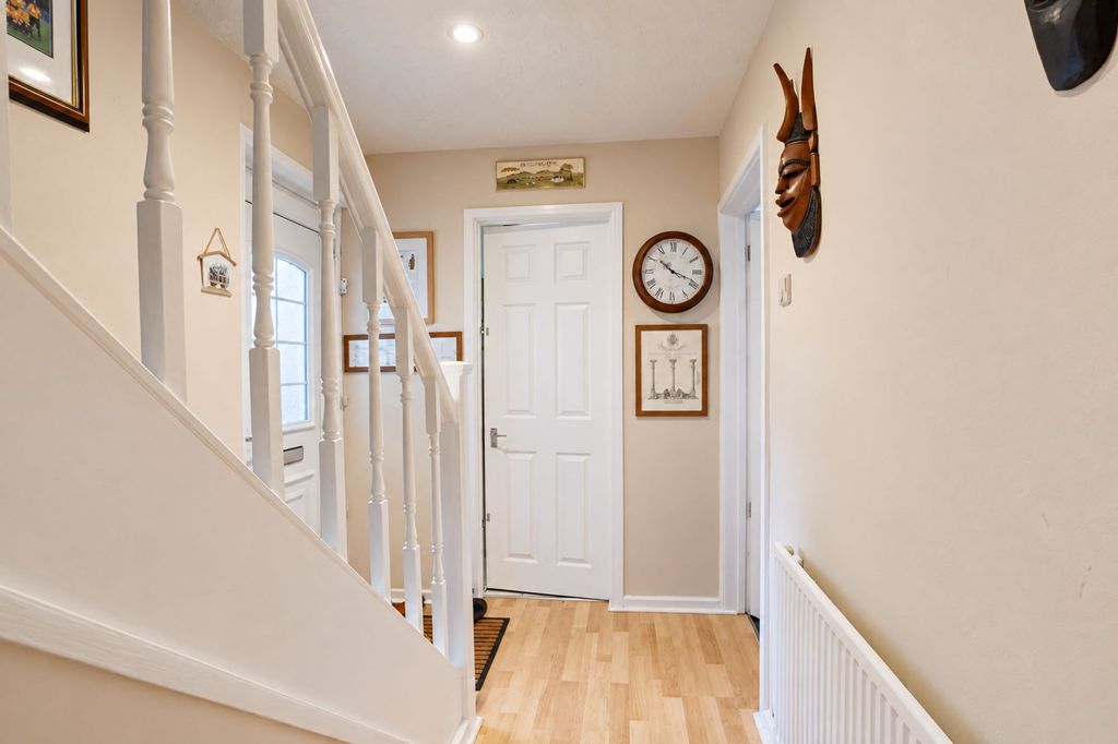 Property photo 2 of 18 Hallway