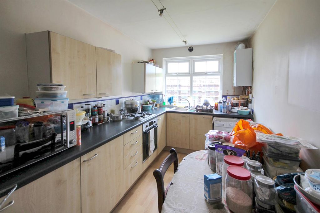 Property photo 2 of 7 Kitchen