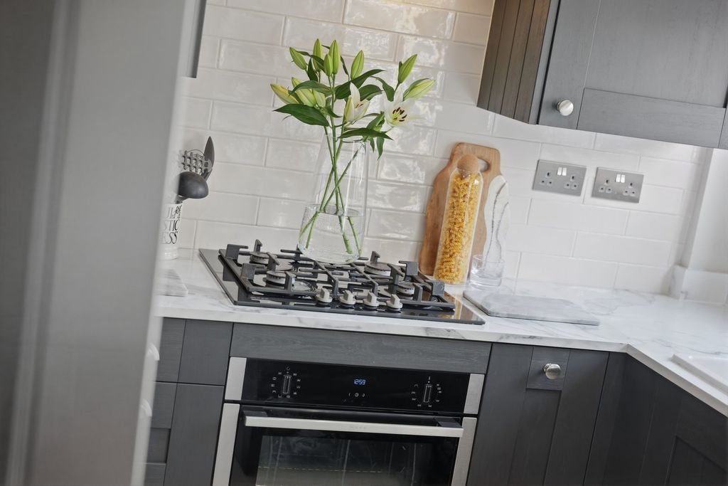 Property photo 2 of 25