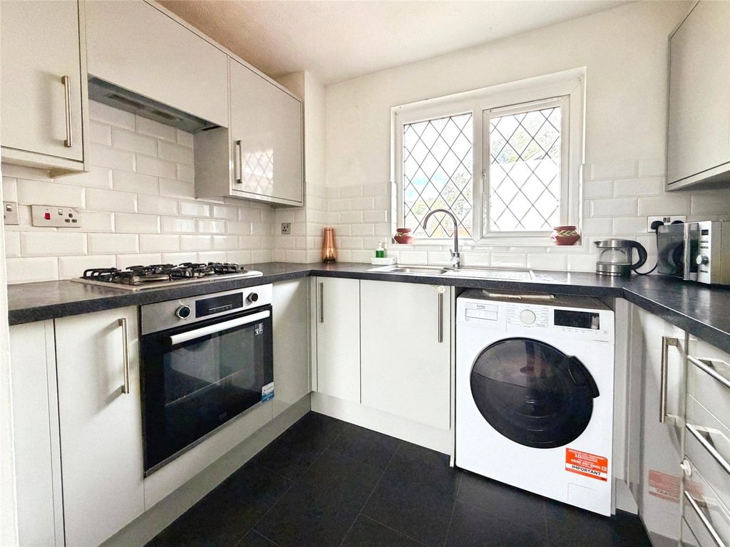 Property photo 2 of 9 Kitchen