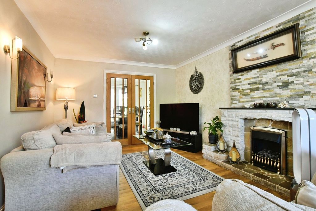 Property photo 2 of 17 Photo