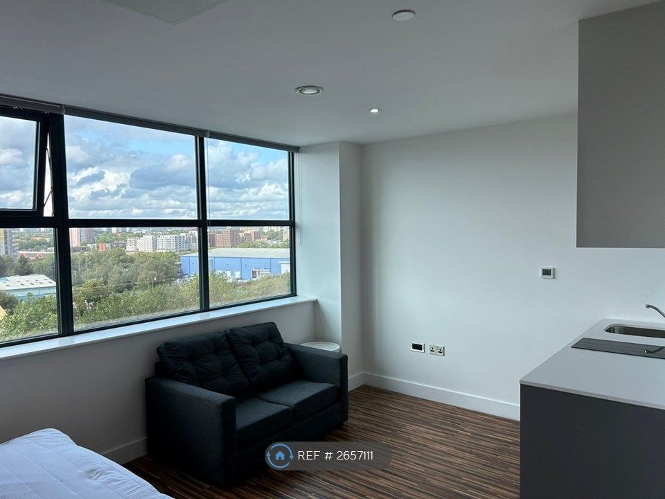 Property photo 1 of 25 Living Room