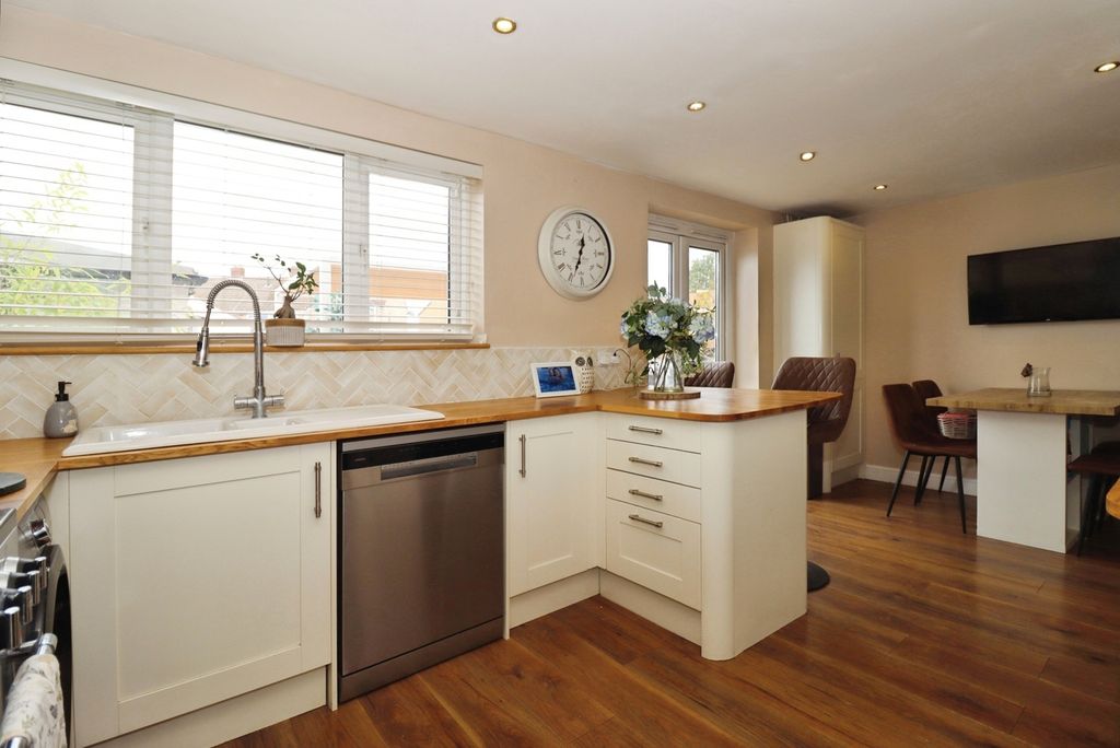 Property photo 3 of 17 Pbox-Img.Jpg