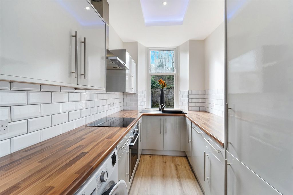 Property photo 3 of 21 Picture No. 10