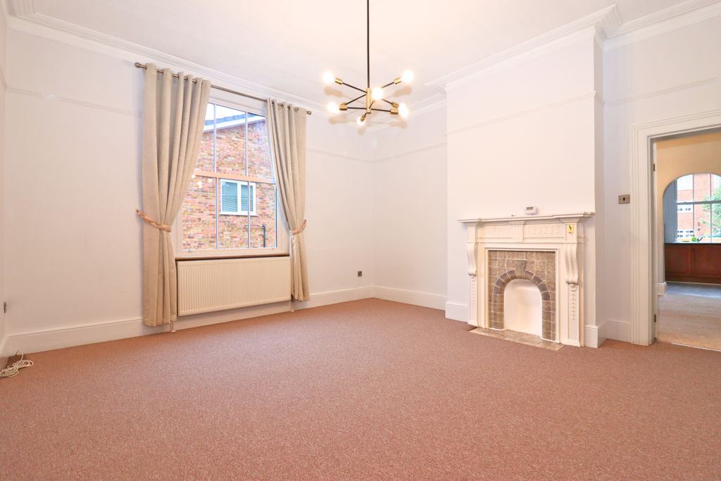 Property photo 3 of 6