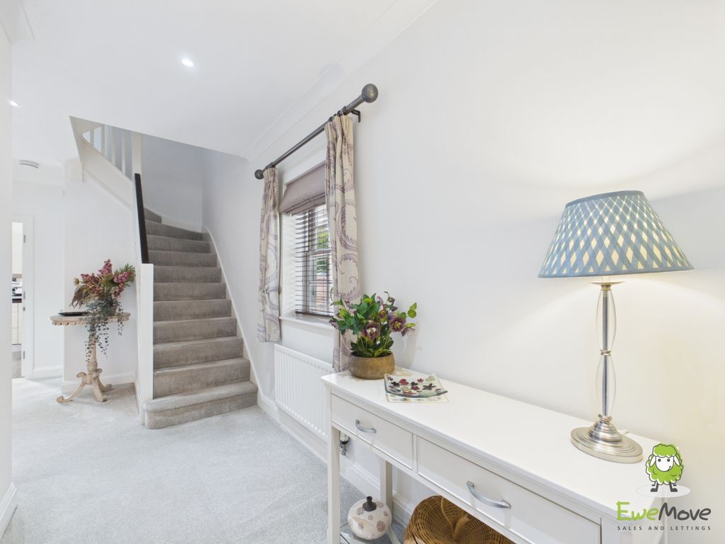 Property photo 3 of 31 Ewemove Estate Agents Basingstoke