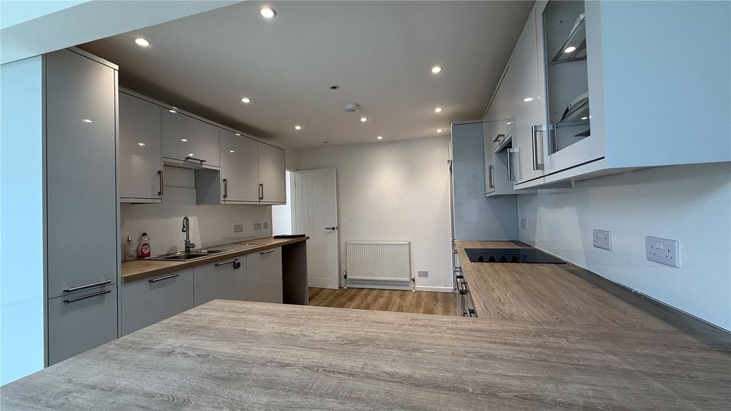 Property photo 3 of 10 Kitchen