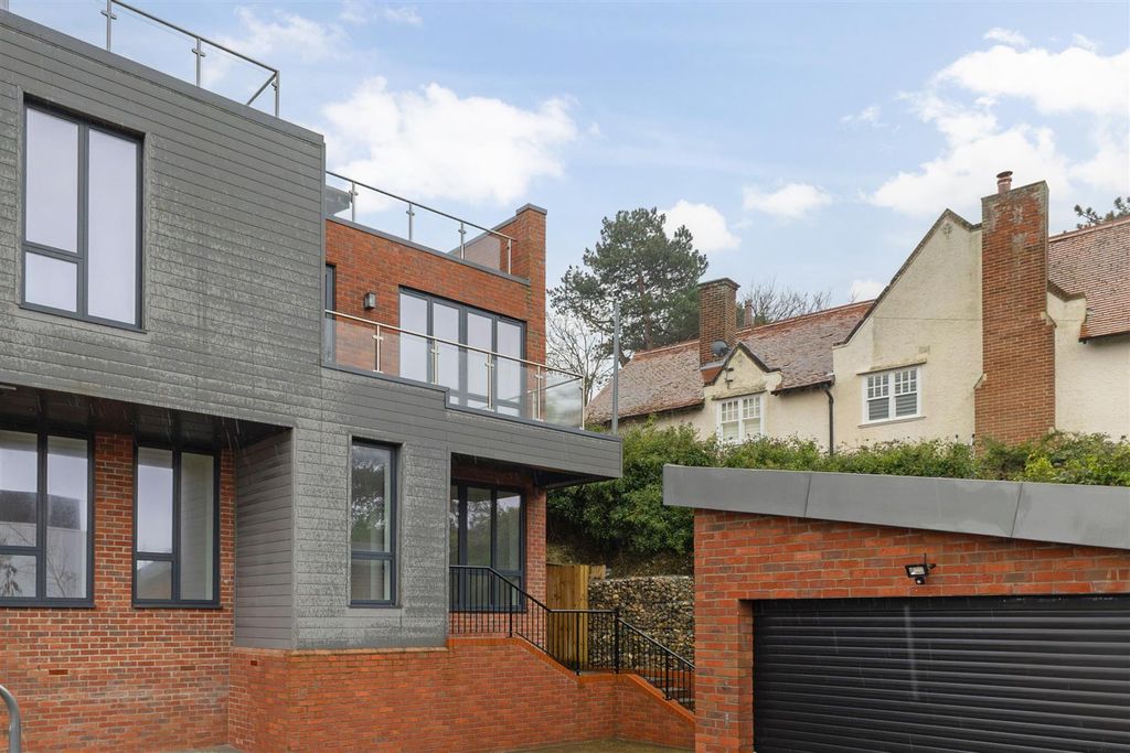 Property photo 1 of 20