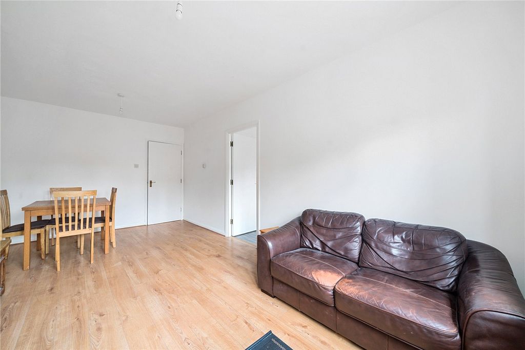 Property photo 2 of 18 Picture No. 16