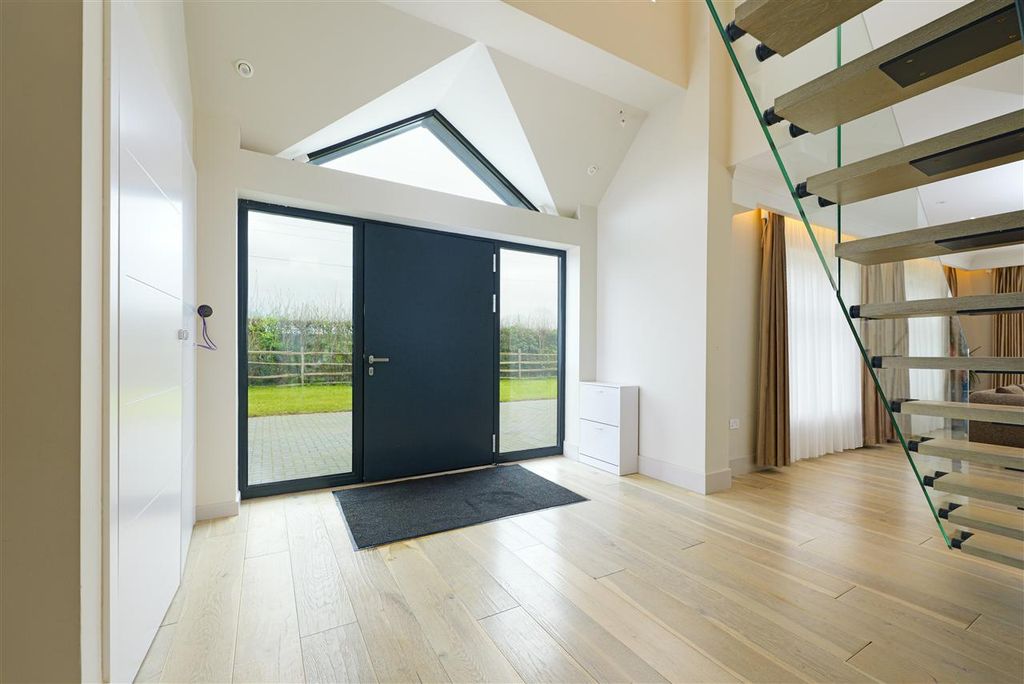 Property photo 2 of 29