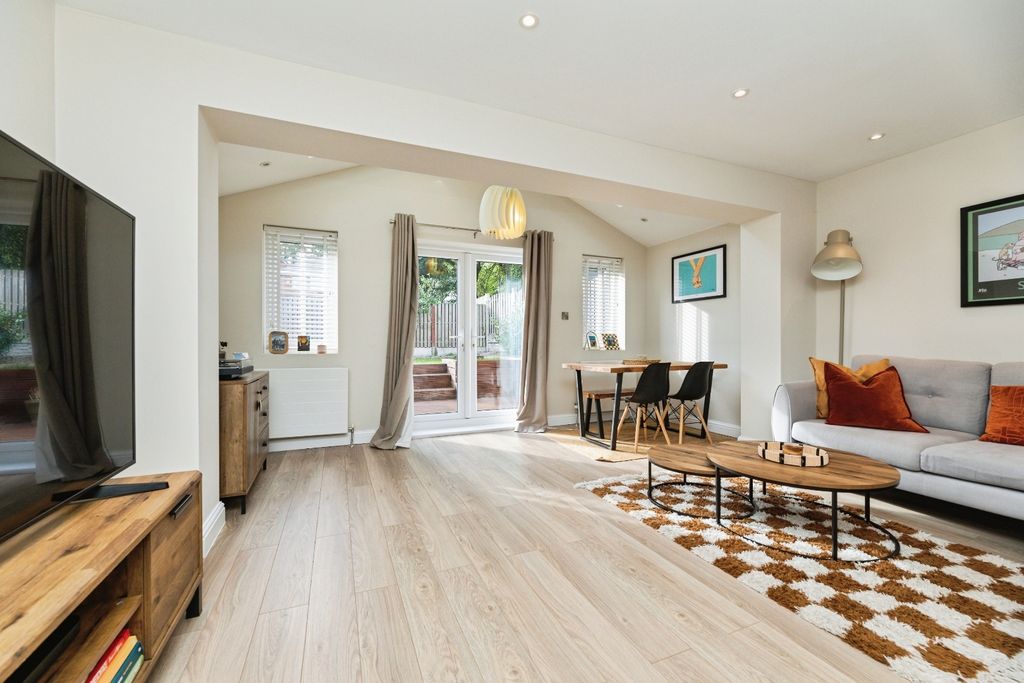 Property photo 2 of 23 Pbox-Img.Jpg
