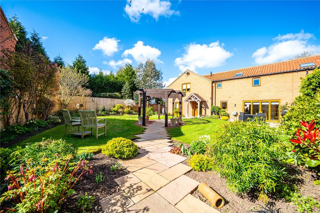 Property photo 1 of 33 Picture No. 01