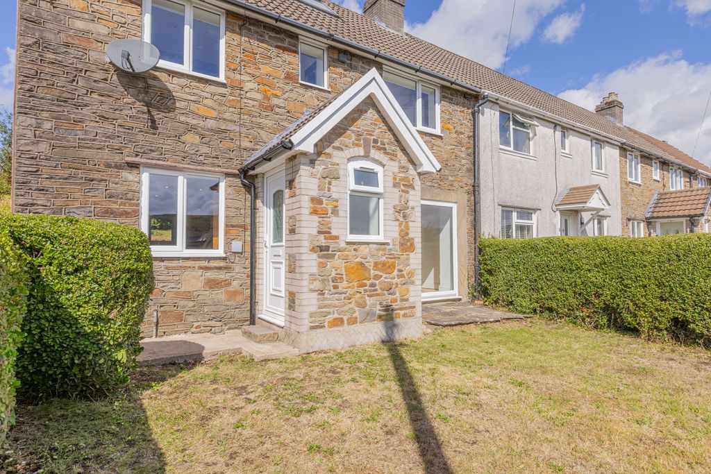 Property photo 2 of 31