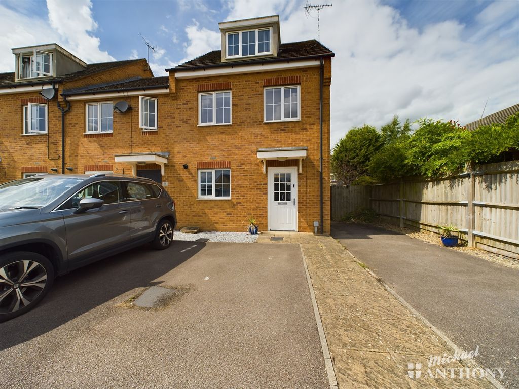 Property photo 1 of 16 Cam02773G0-Pr0152-Still022