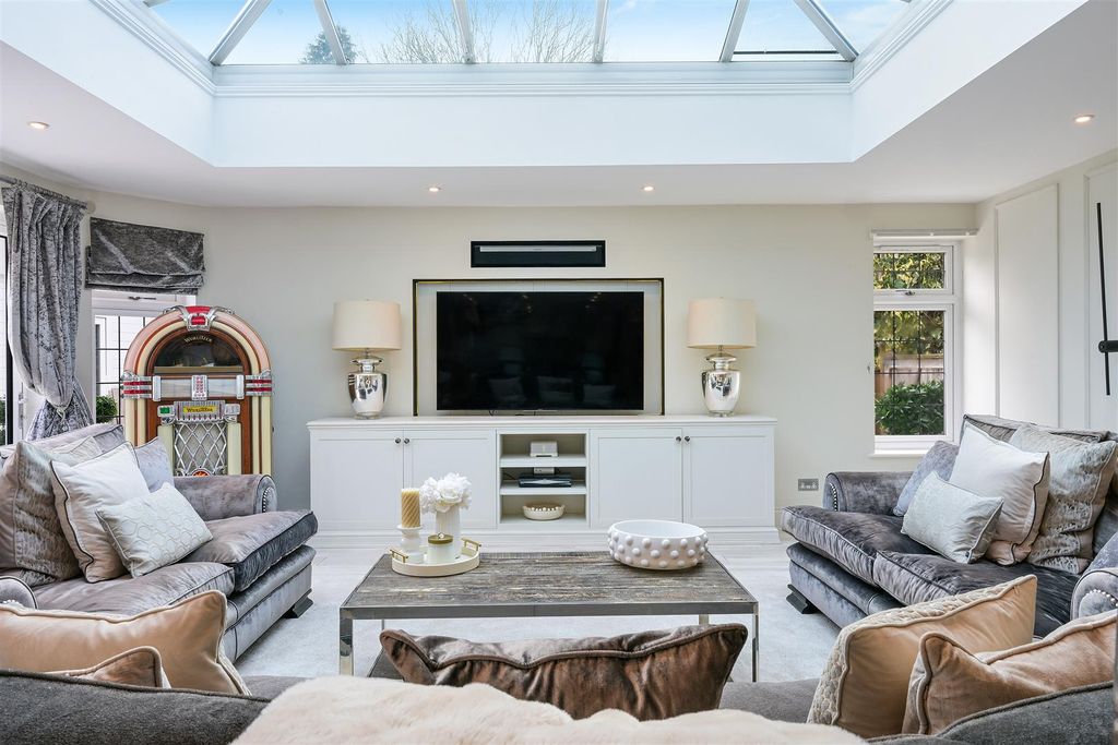 Property photo 3 of 35 The Rydons- (5).Jpg