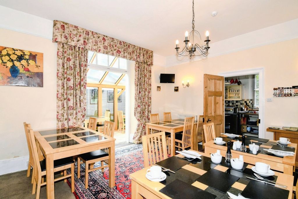 Property photo 3 of 34