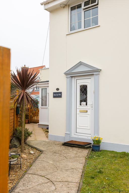 Property photo 2 of 20