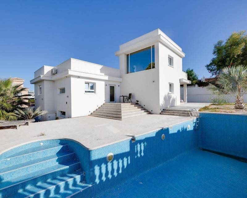 Property photo 1 of 50