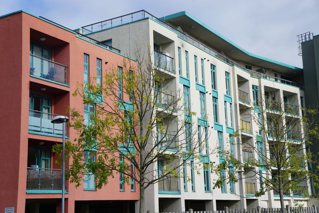 Property photo 1 of 8 Fully Furnished, Modern One Bedroom, Apartment Located In Crawley Town Centre