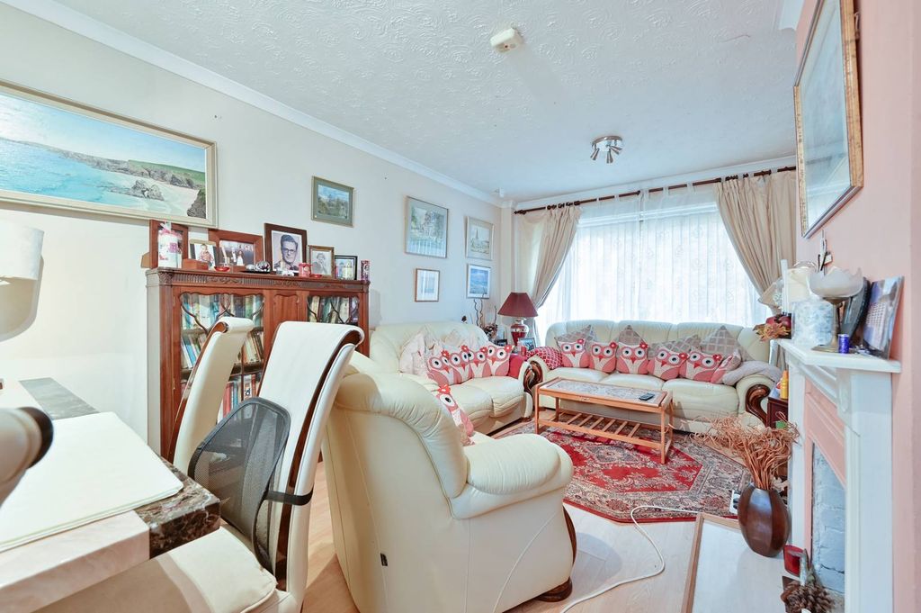 Property photo 2 of 9