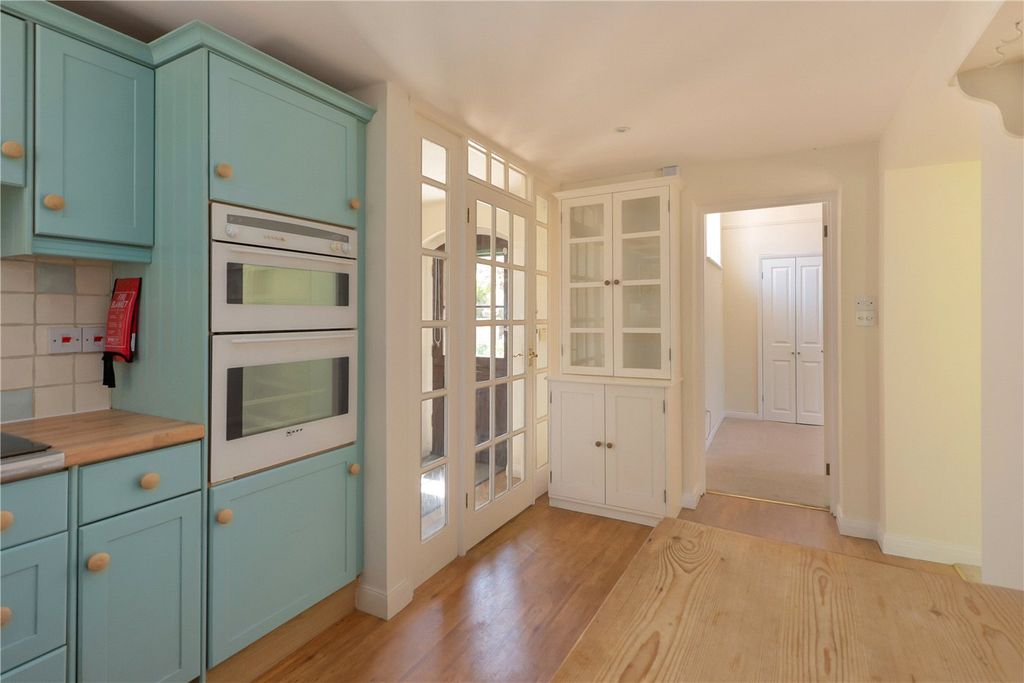 Property photo 3 of 20 Kitchen