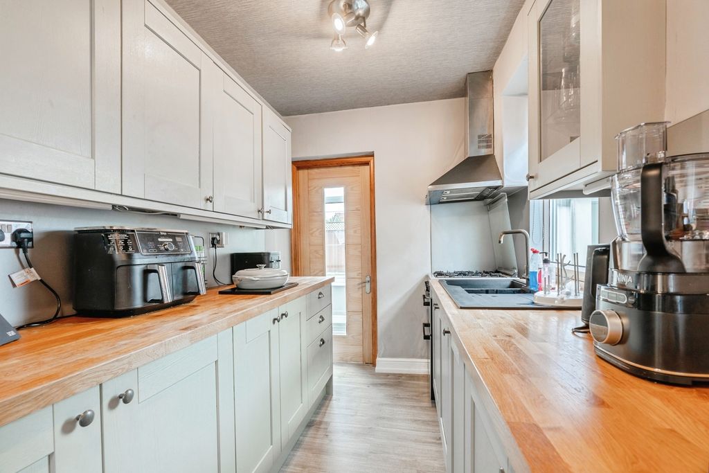 Property photo 3 of 25 Pbox-Img.Jpg