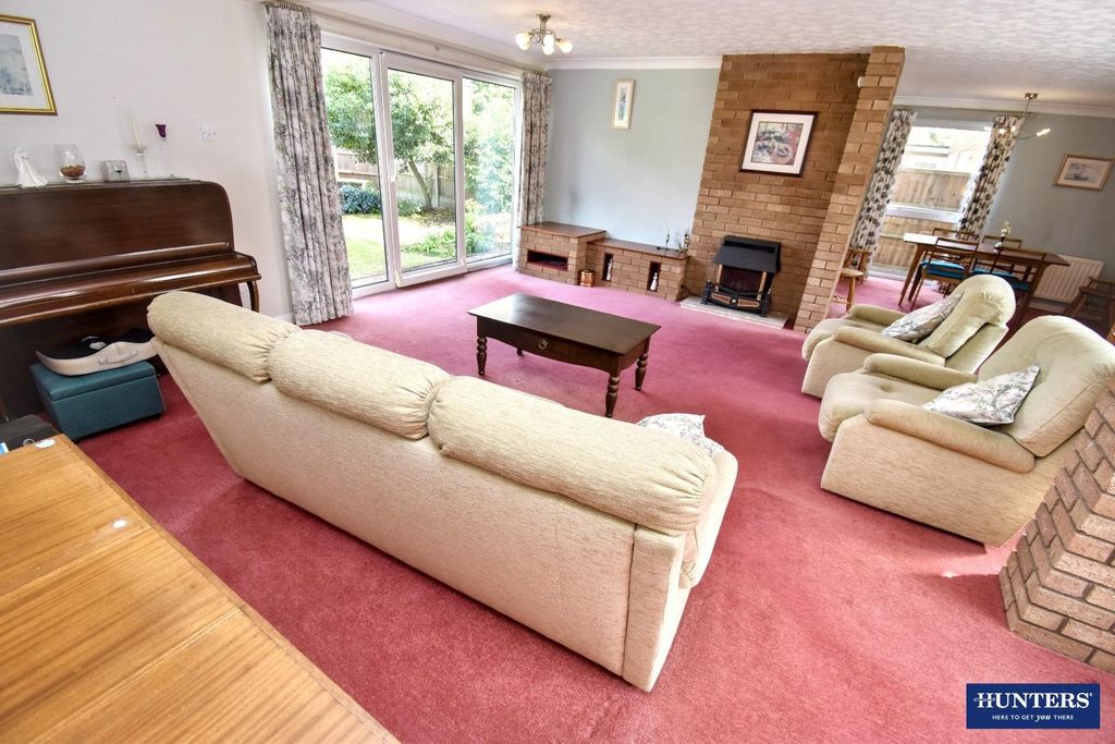 Property photo 2 of 19 Lounge-Family Room