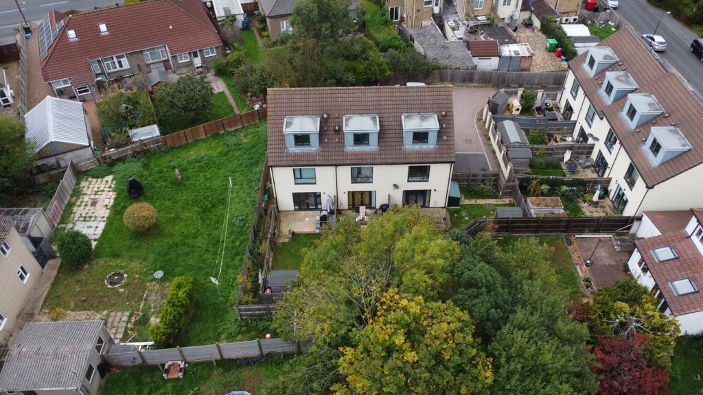 Property photo 2 of 25 4387994