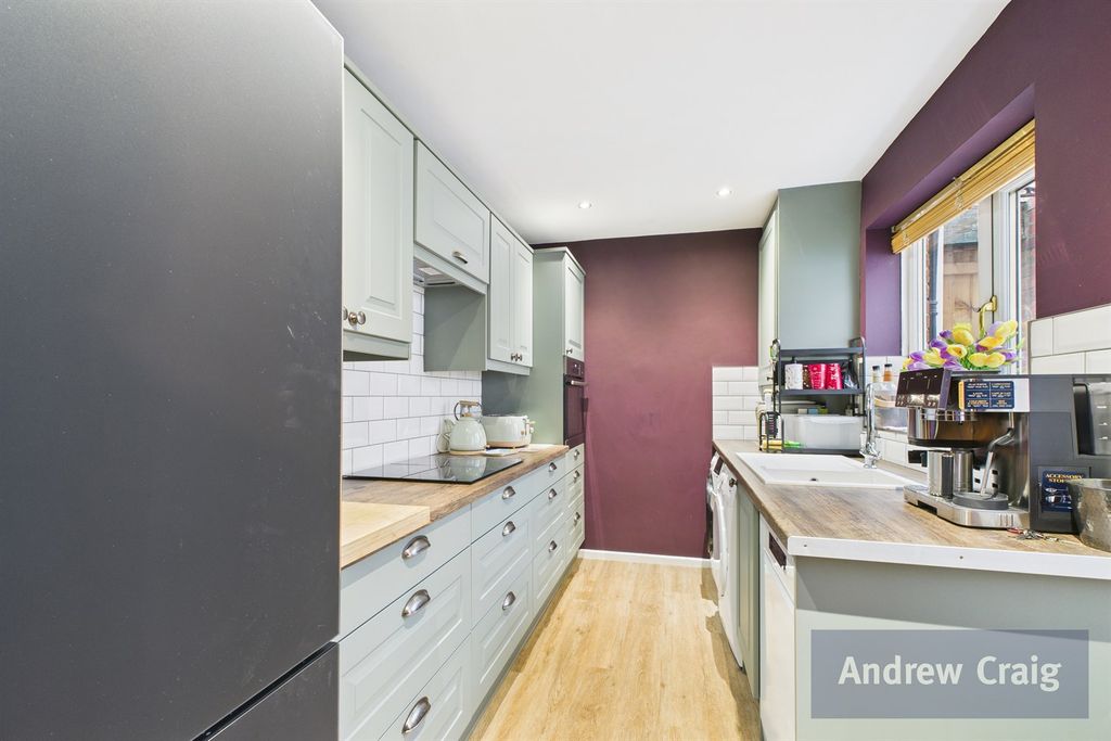 Property photo 3 of 20 Kitchen