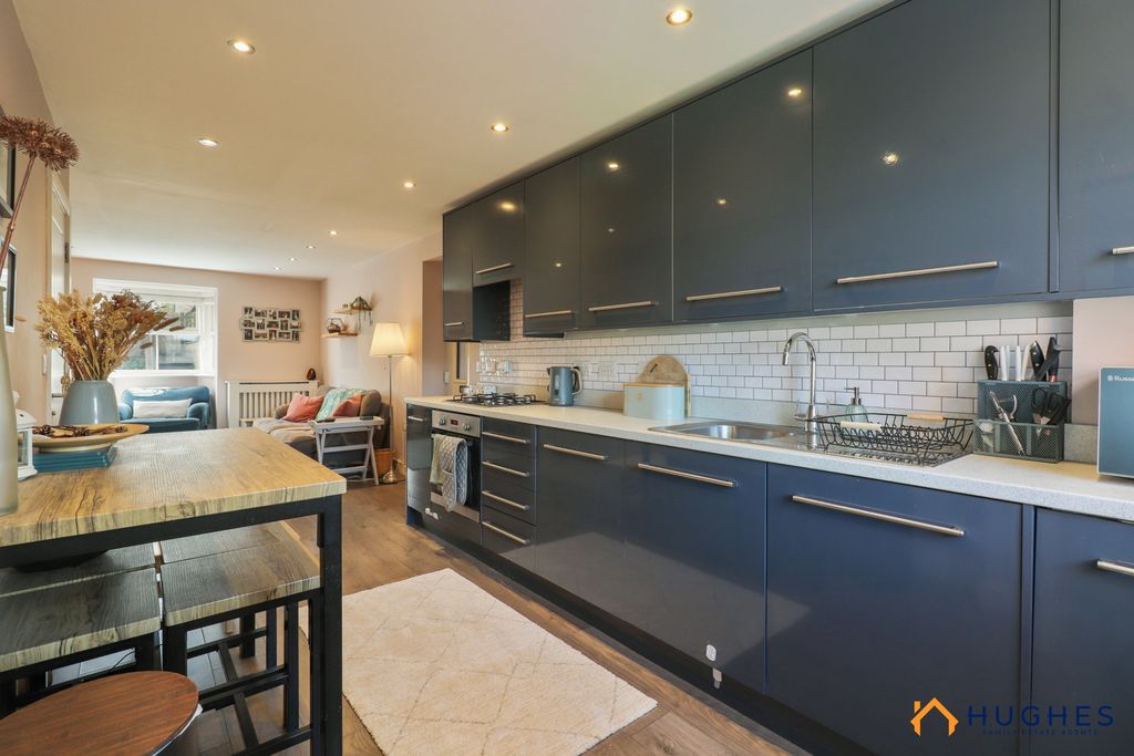 Property photo 2 of 33