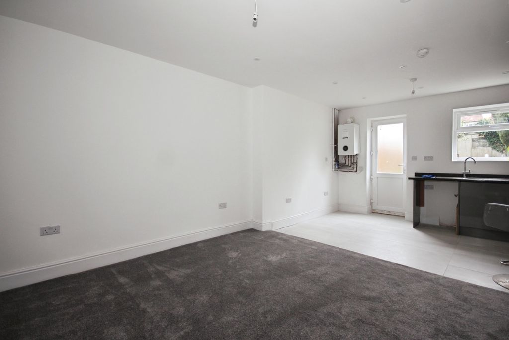 Property photo 3 of 16 Pbox-Img.Jpg